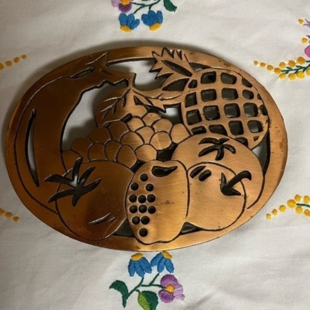 Vintage 1983 Old Dutch Design Fruit Trivet Wall Decor copper cast iron.
